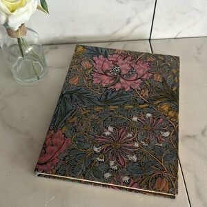 Paper Blanks journal 7”x9”x3/4” lined William Morris